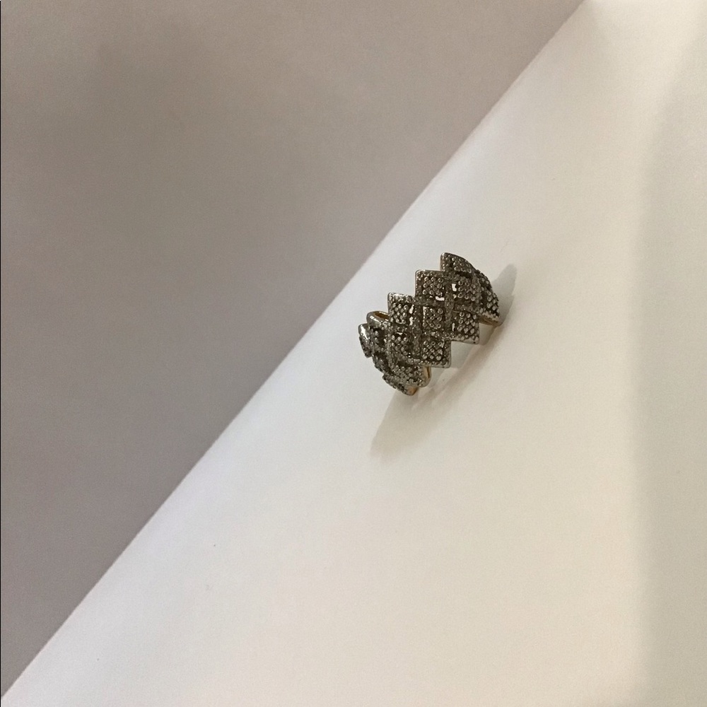 Gorgeous Ring - Picture 3 of 8